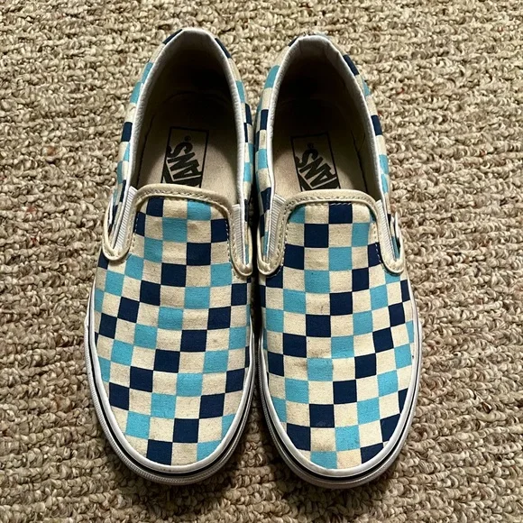 Checked vans - Picture 1 of 3